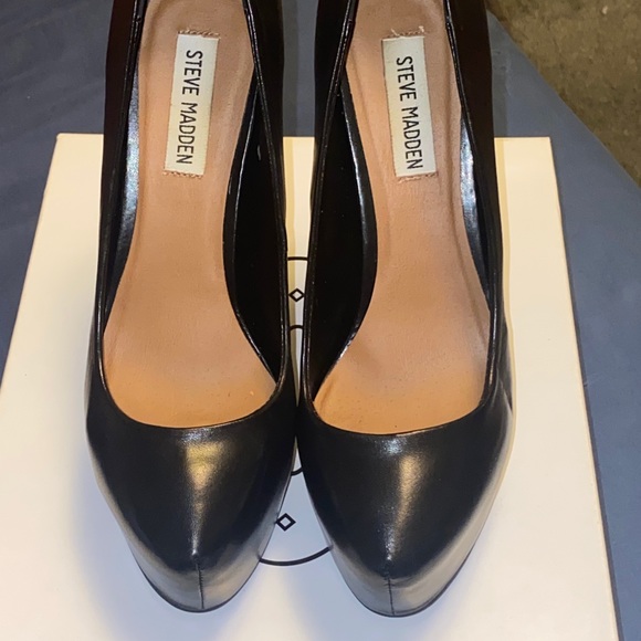 Steve Madden Black Pumps - Picture 3 of 4
